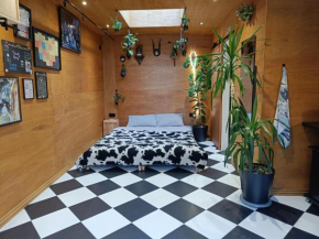 Spacious Cabin London Canary Wharf Free Parking B&B